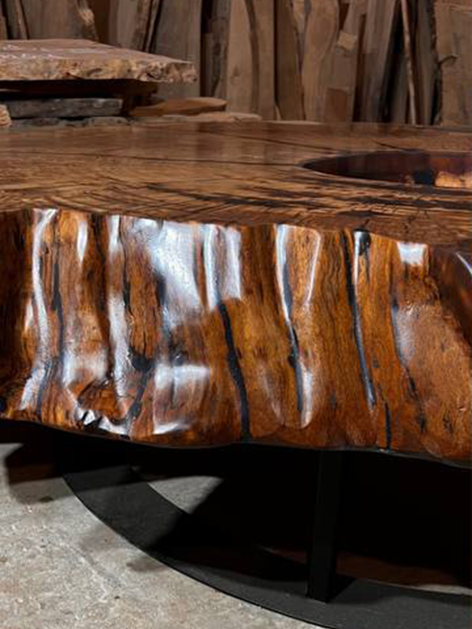 Журнальный стол из многовекового спила дуба с живыми краями 9