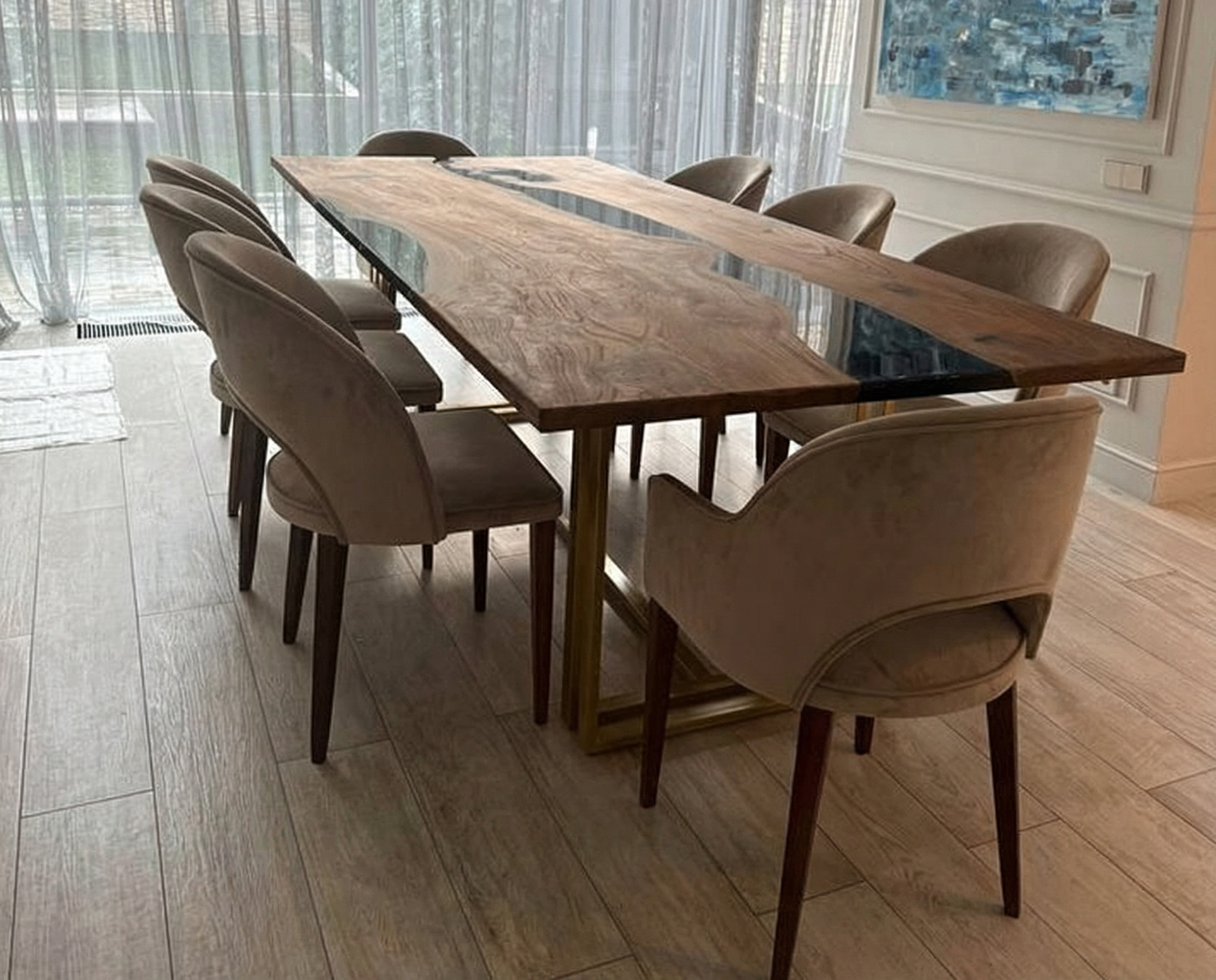 Обеденный стол из карагача