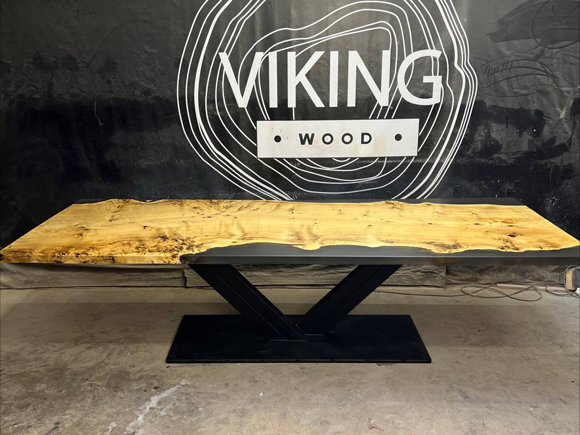 Cтол из капового горного тополя со смолой 2