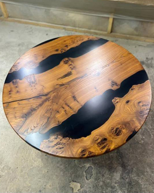 Обеденный стол из капового карагача с черной смолой 2