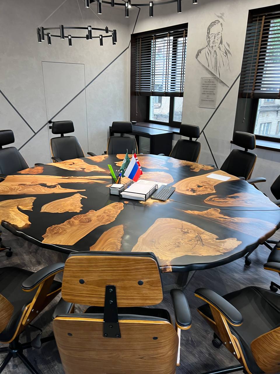 Большой 2500мм Стол из массива карагача со смолой 3