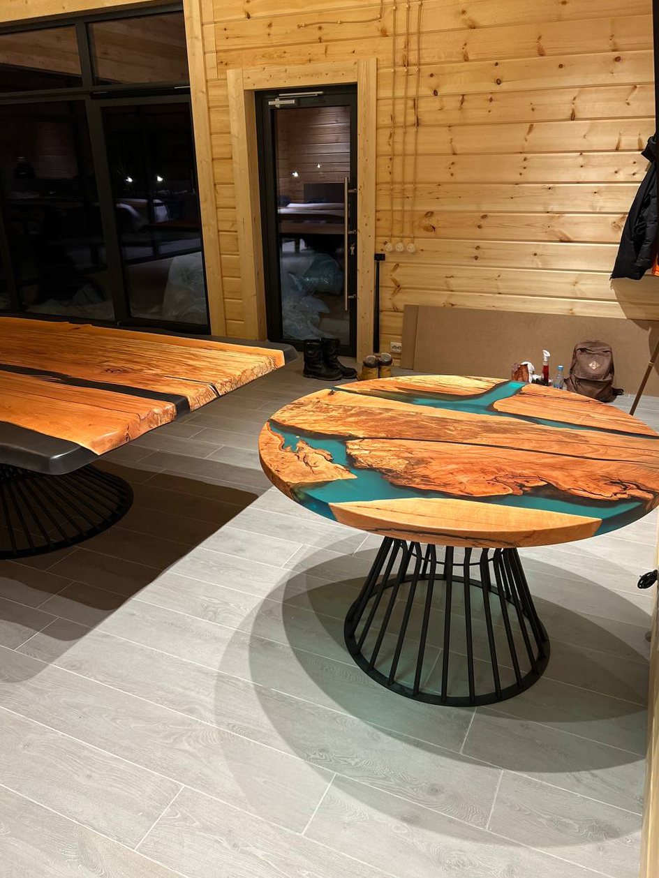 Комплект: прямоугольный стол + круглый стол со смолой + барная стойка 4