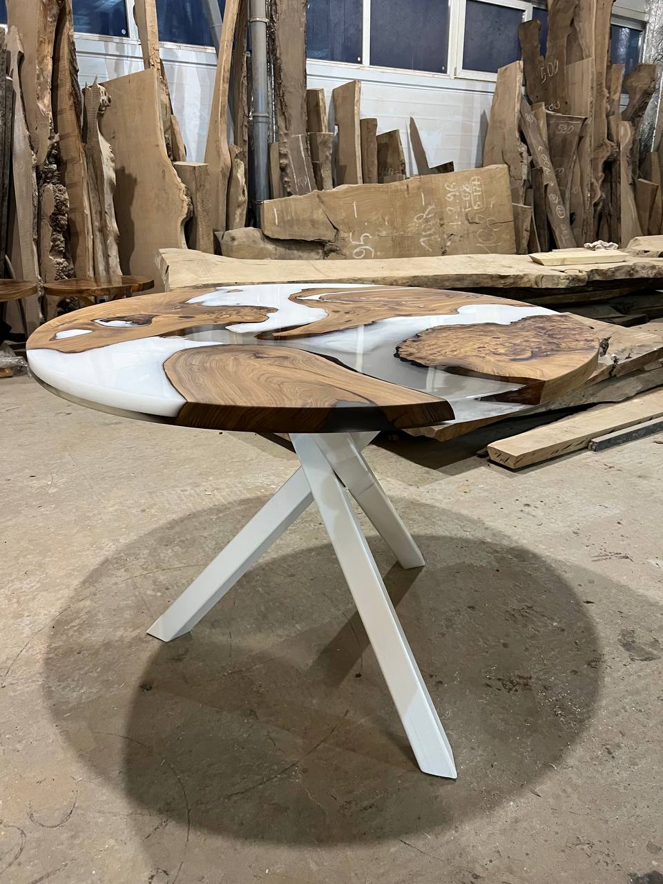 Стол из карагача со смолой 3