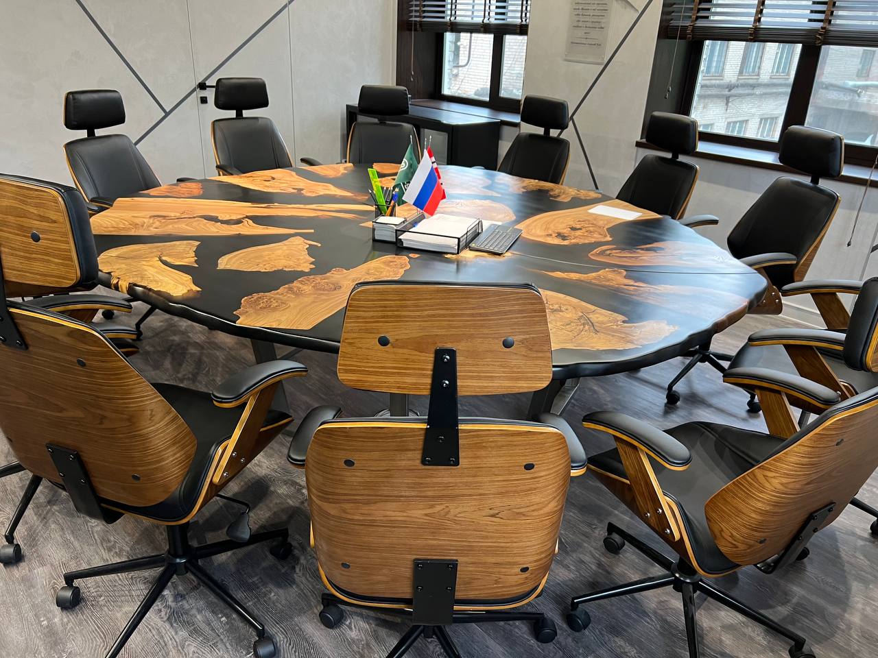 Большой 2500мм Стол из массива карагача со смолой 4