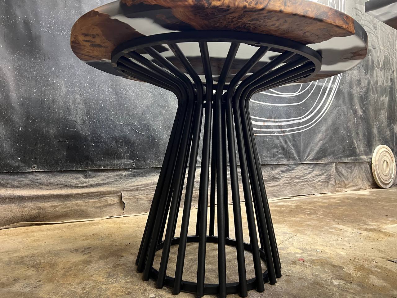 Журнальный столик из капового азиатского карагача со смолой 7