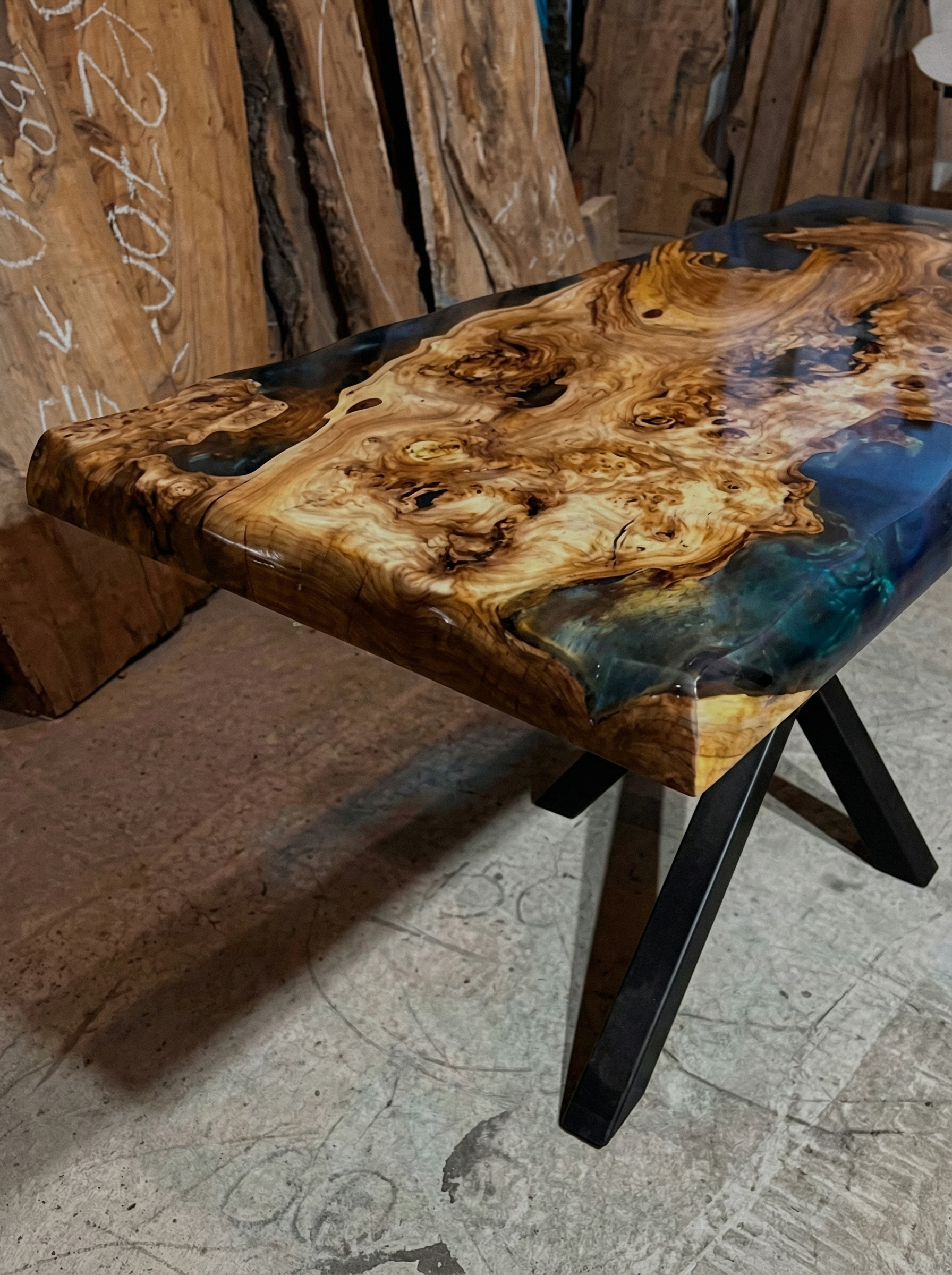 Стол из дикого скального азиатского карагача 3