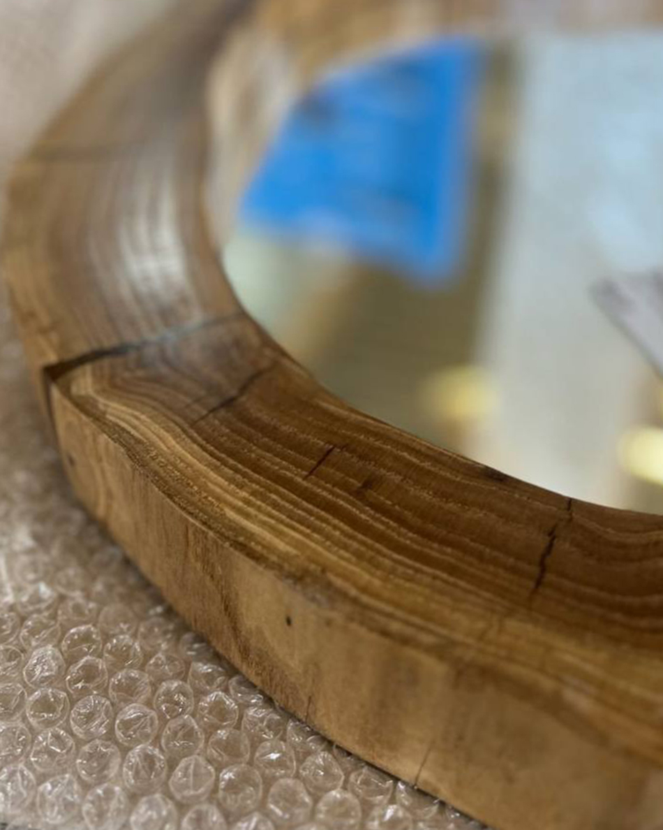 Тумба из азиатского карагача с ящиком и зеркалом 15