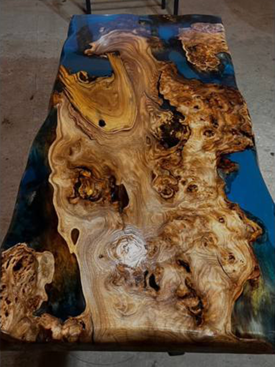 Стол из дикого скального азиатского карагача