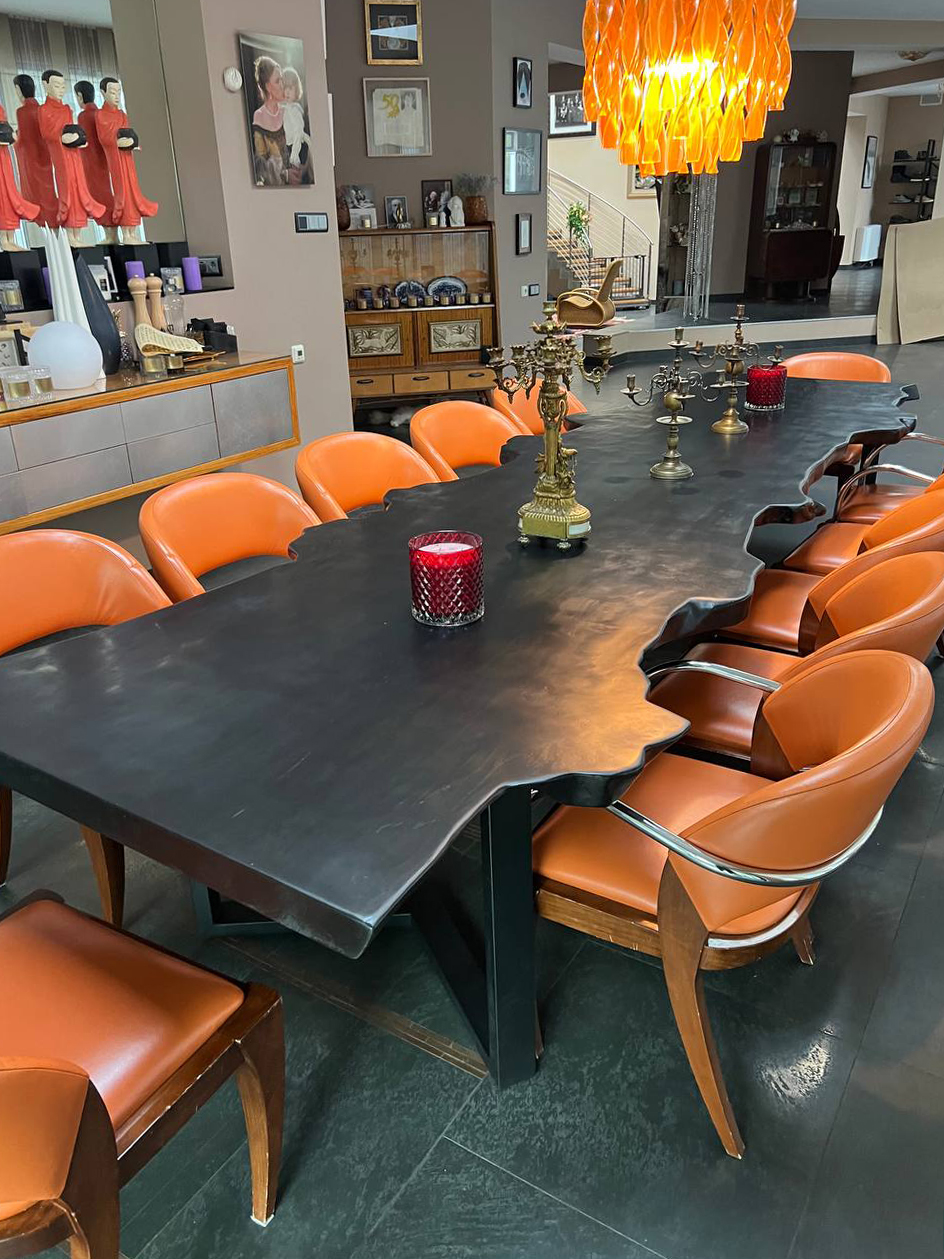 Обеденный стол из цельного слэба