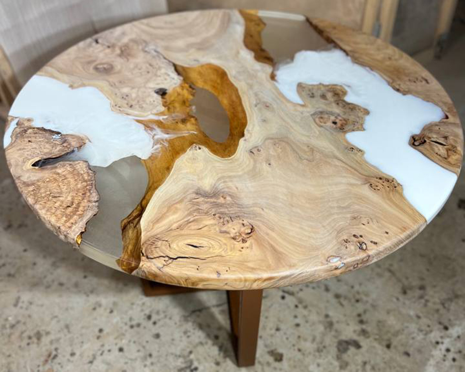 Журнальный столик из карагача