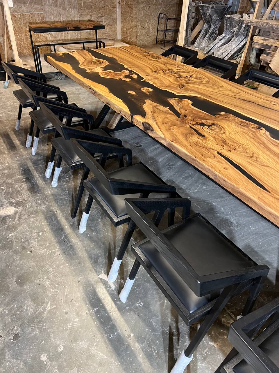 Комплект: большой стол из массива карагача + стулья из массива дуба 7