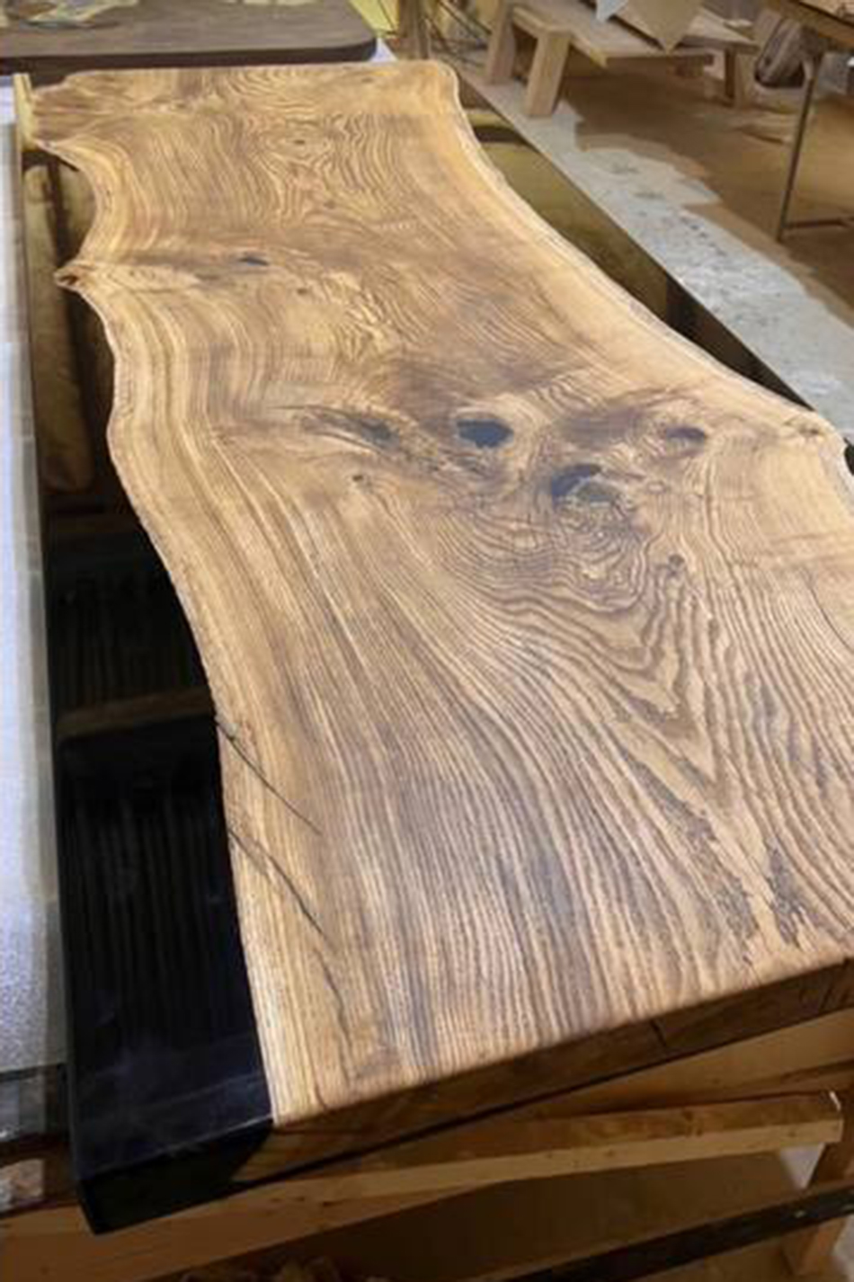 Стол из дуба со смолой 2