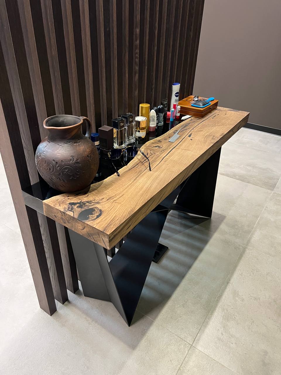 Консоль из скального дуба в глянцевой полировке 4