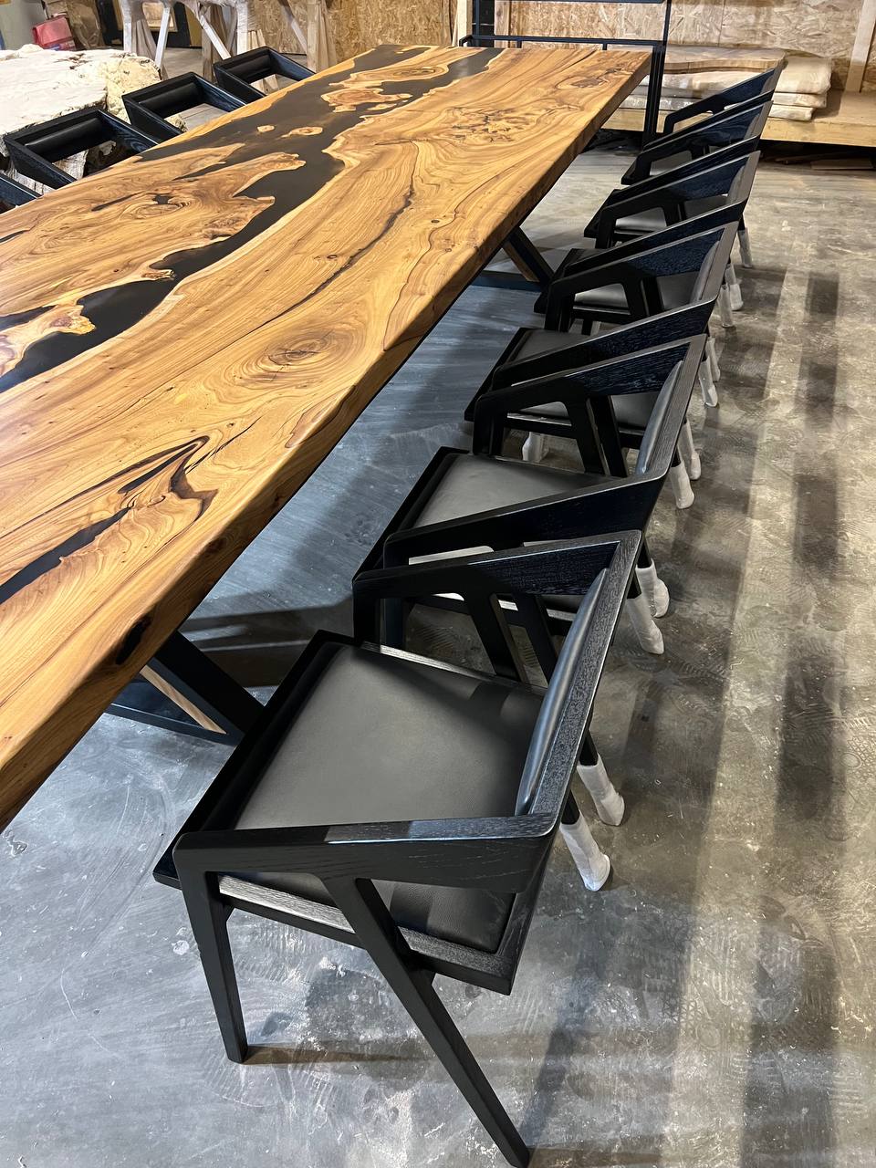 Комплект: большой стол из массива карагача + стулья из массива дуба 6