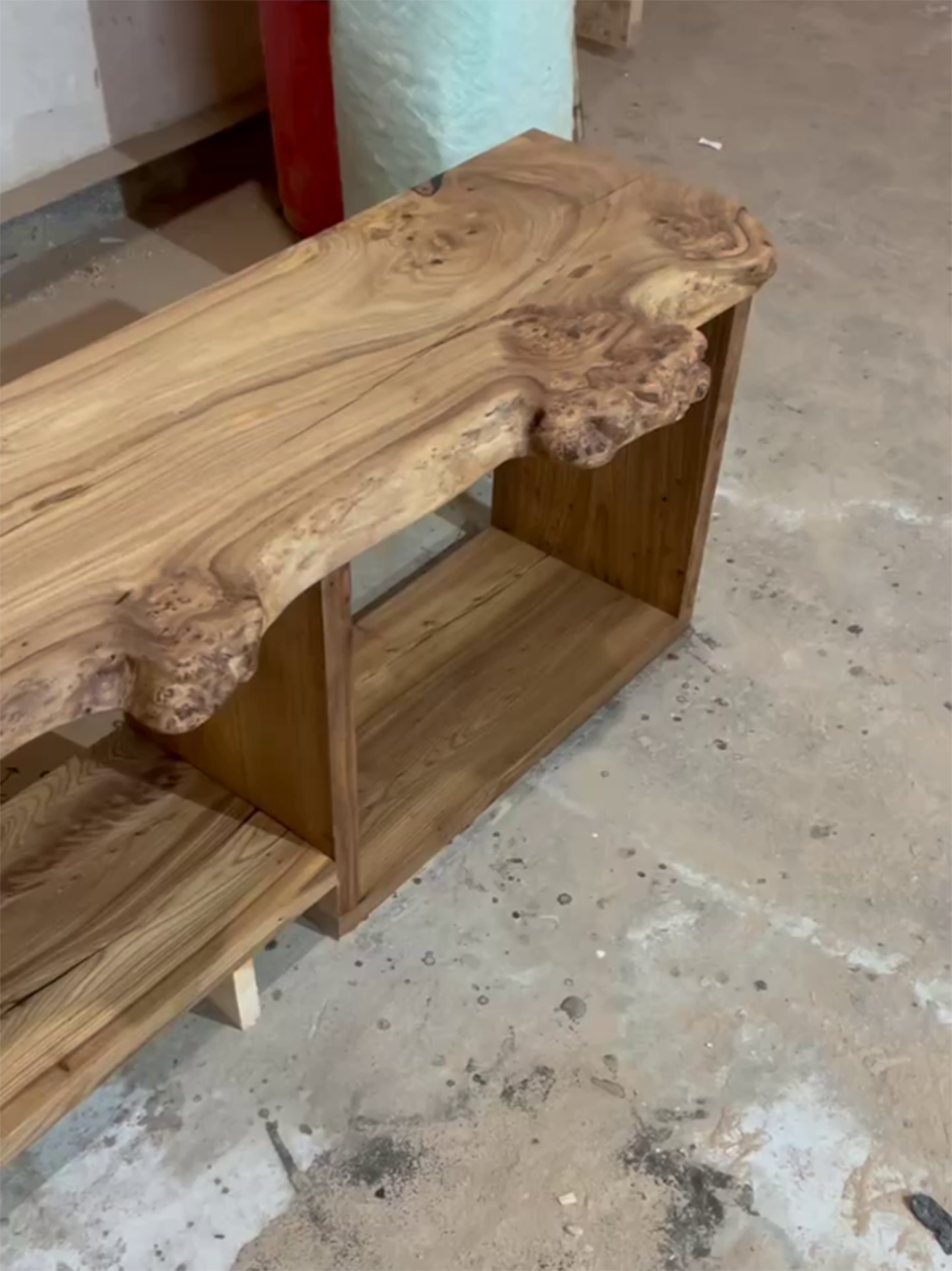 Тумба с выдвижным ящиком с живым краем