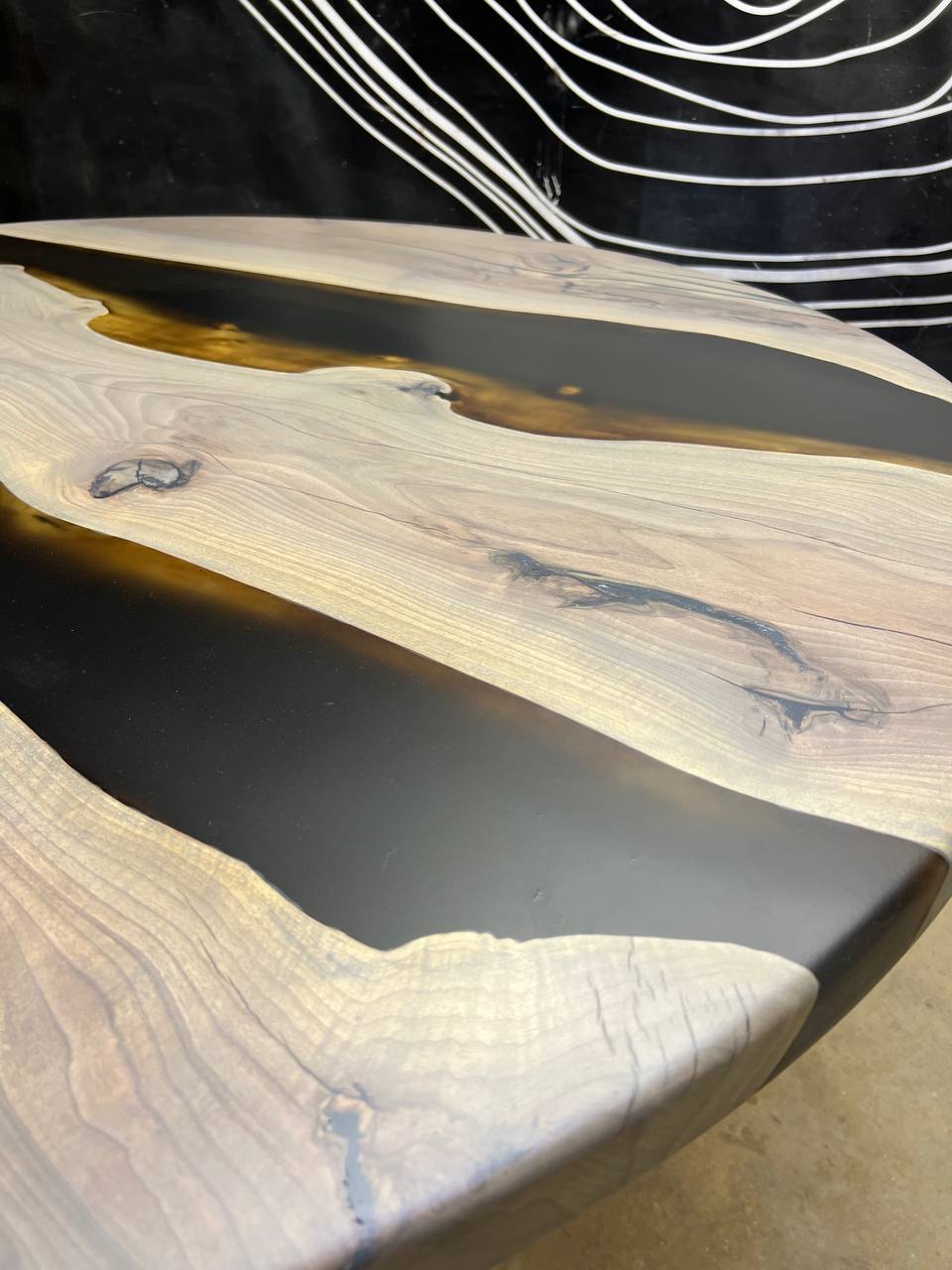 Комплект столов «Семейка» из массива грецкого ореха и полимера