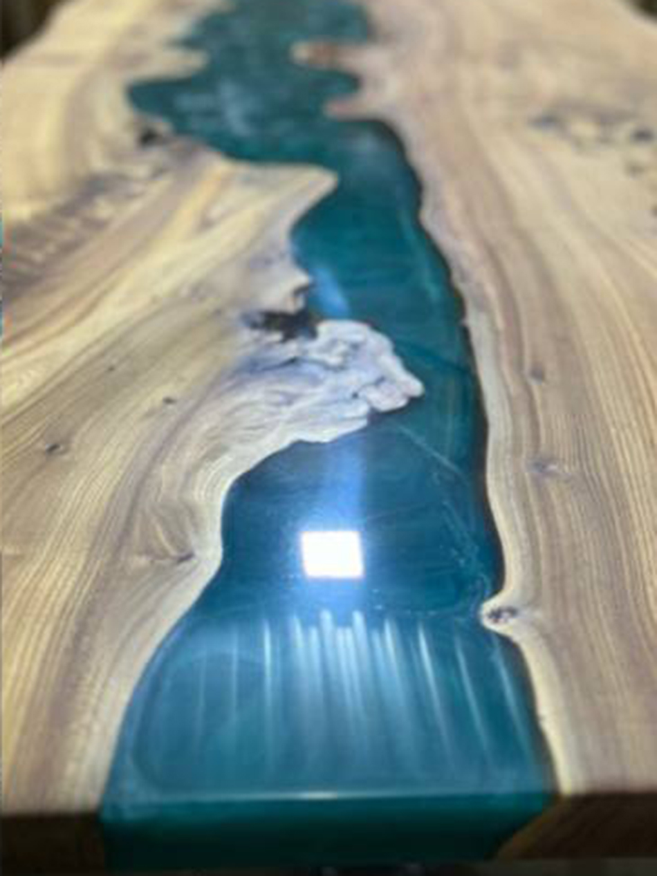 Большой стол с живыми краями и перламутровой заливкой 5