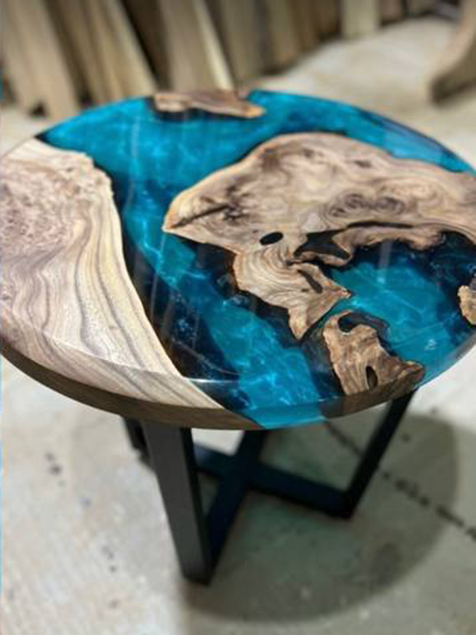 Журнальный стол из дикого карагача с перламутровой заливкой 2