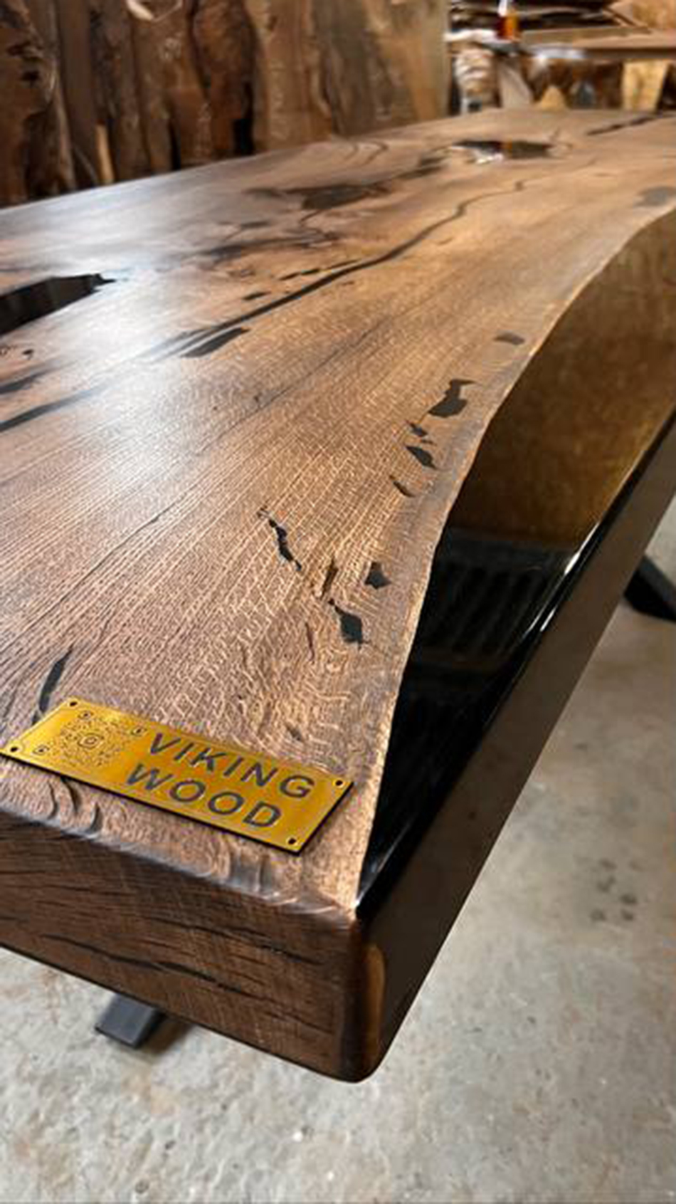 Стол из 200-летнего дуба со смолой по краям 5