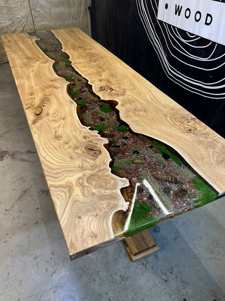 Стол из карагача с ножками из массива дуба 3