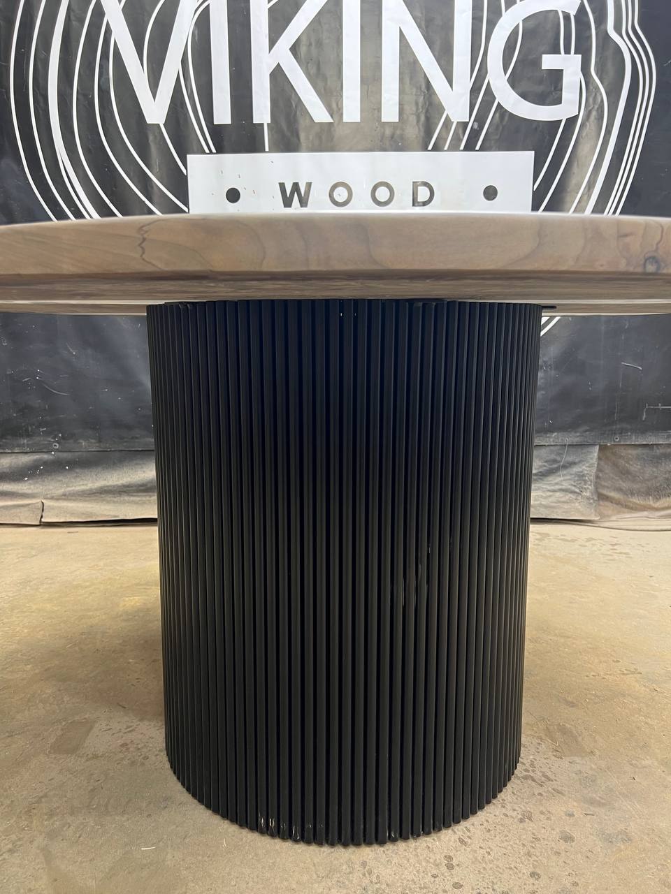 Комплект столов «Семейка» из массива грецкого ореха и полимера