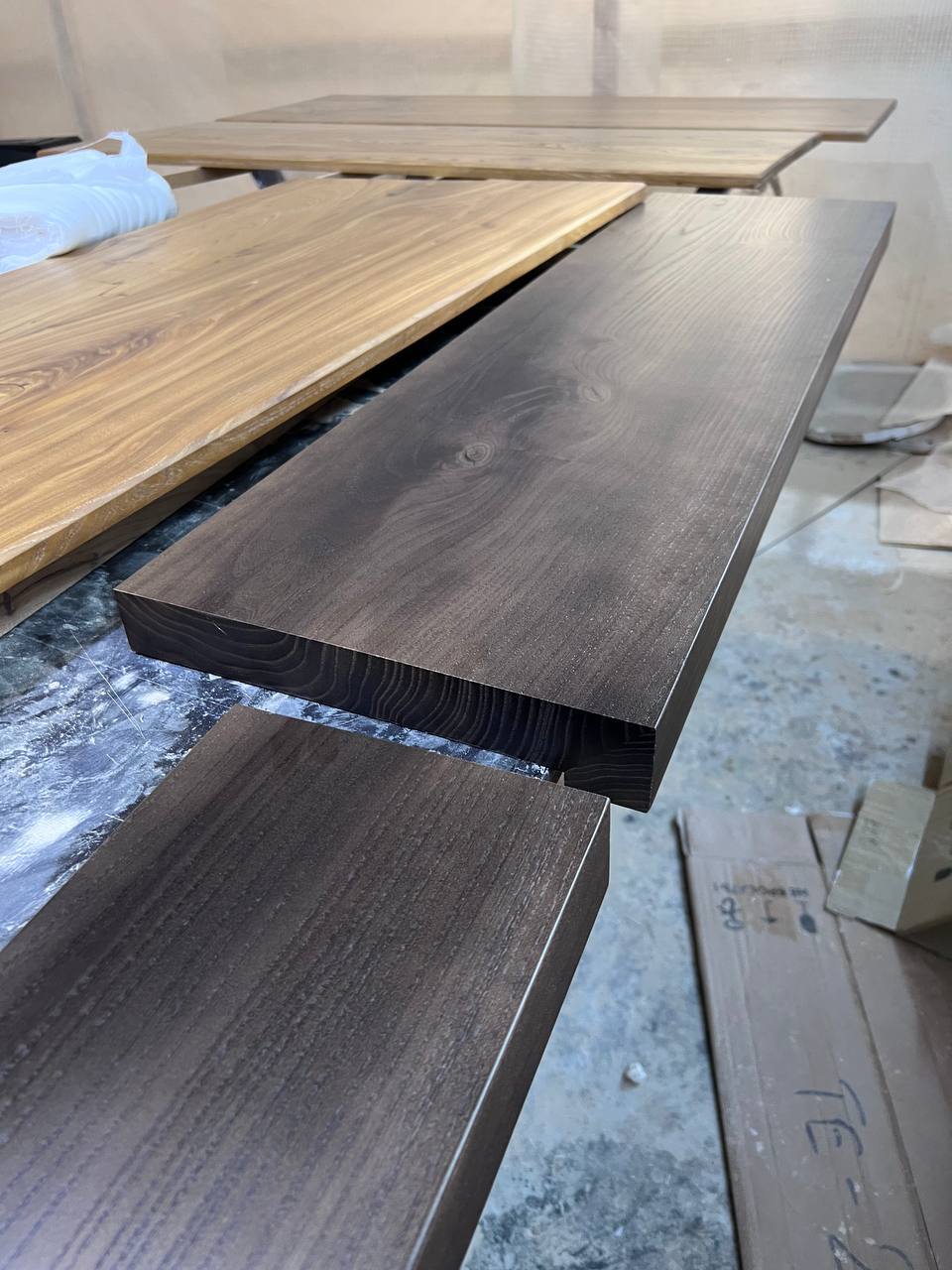 Подоконники из карагача с углом 90 градусов