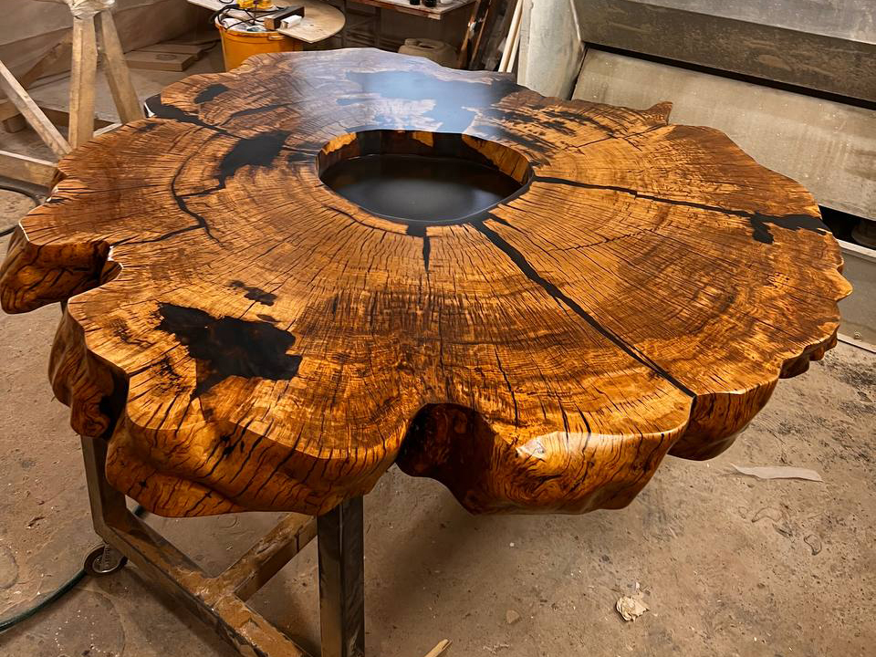 Журнальный стол из многовекового спила дуба с живыми краями 5