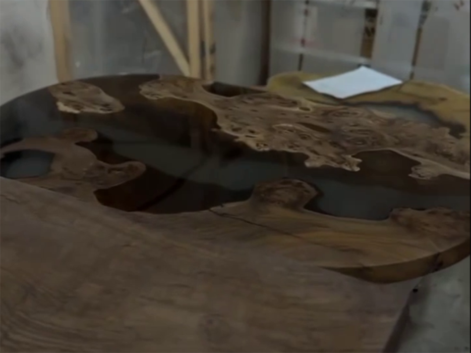 Столешница со смолой по центру 2