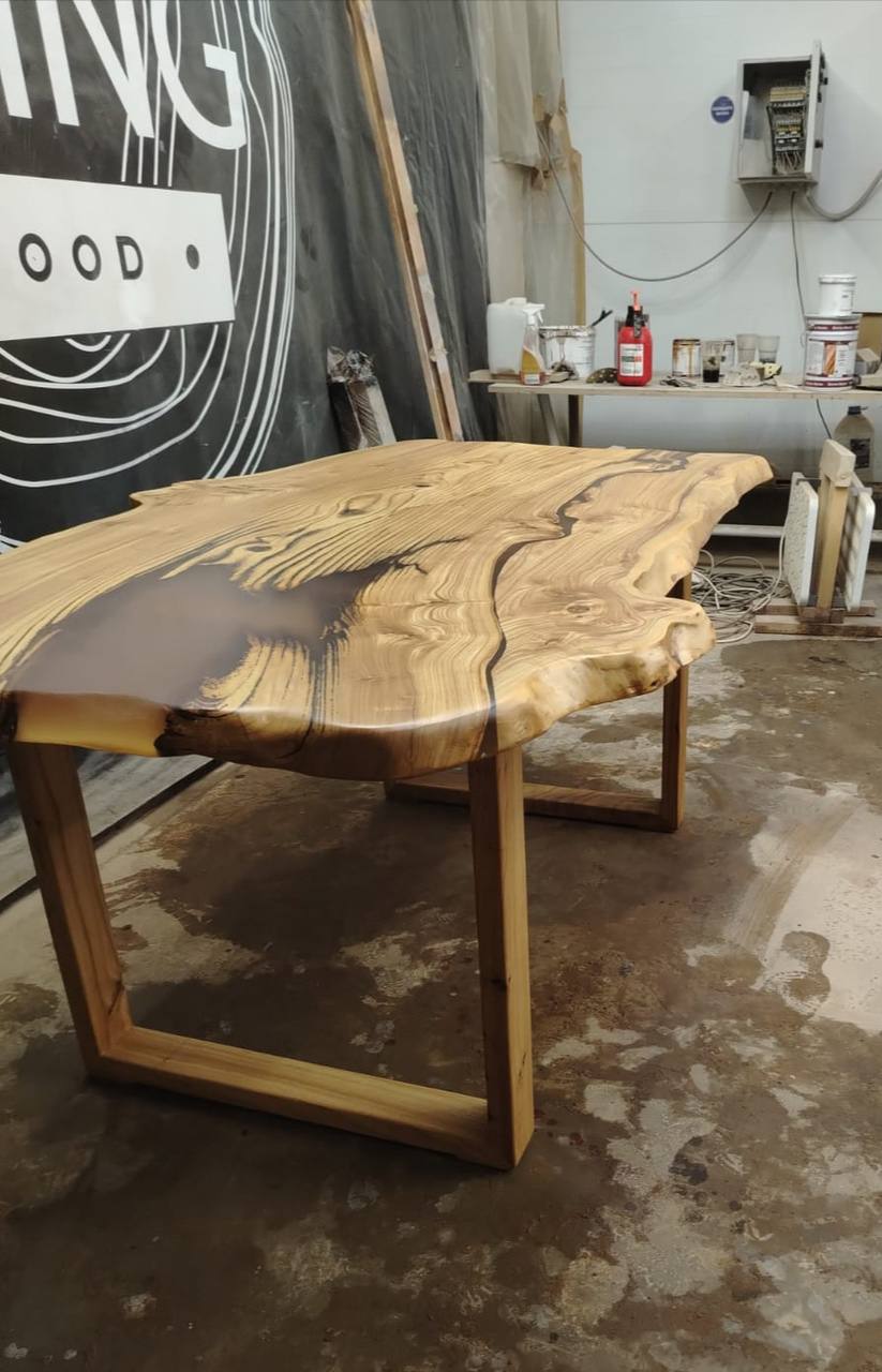 Стол из слэба карагача с ножками из массива 2