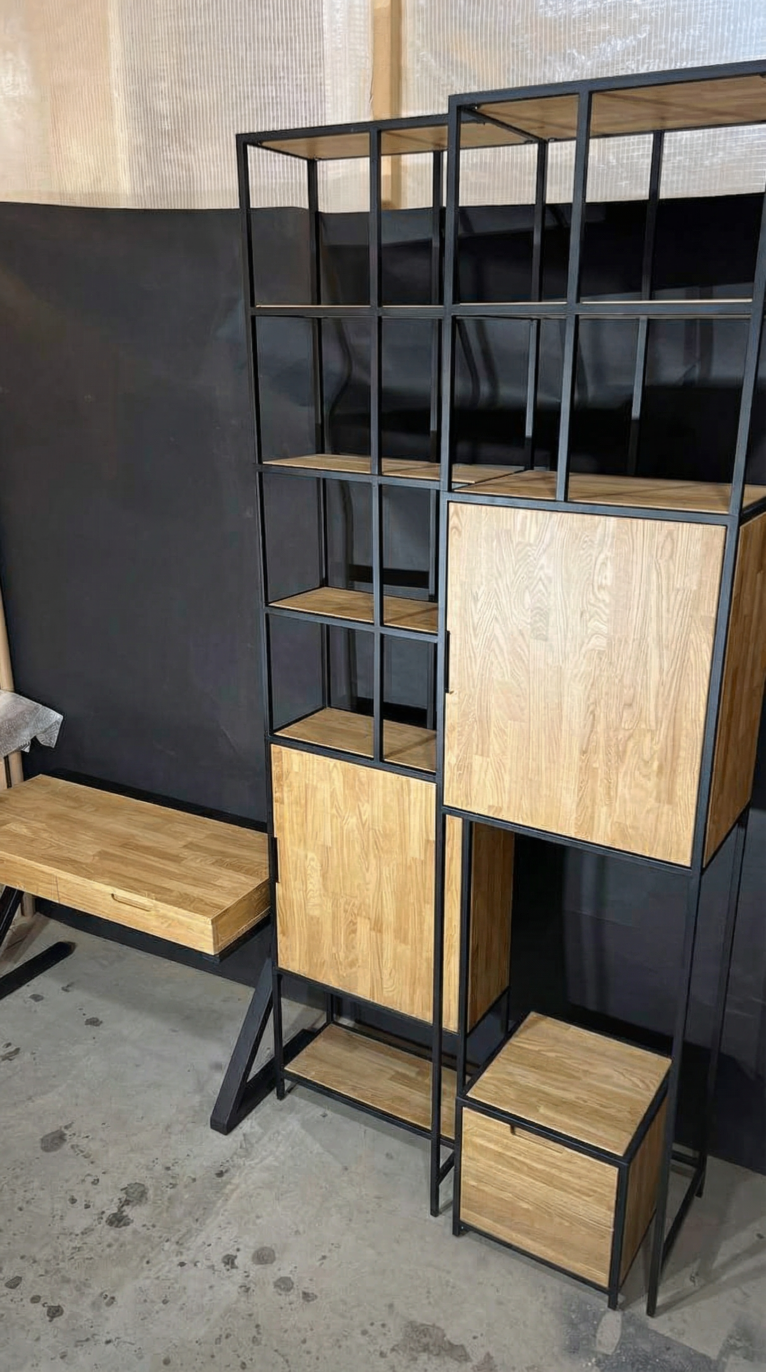 Стеллаж с тумбочкой и письменным столом