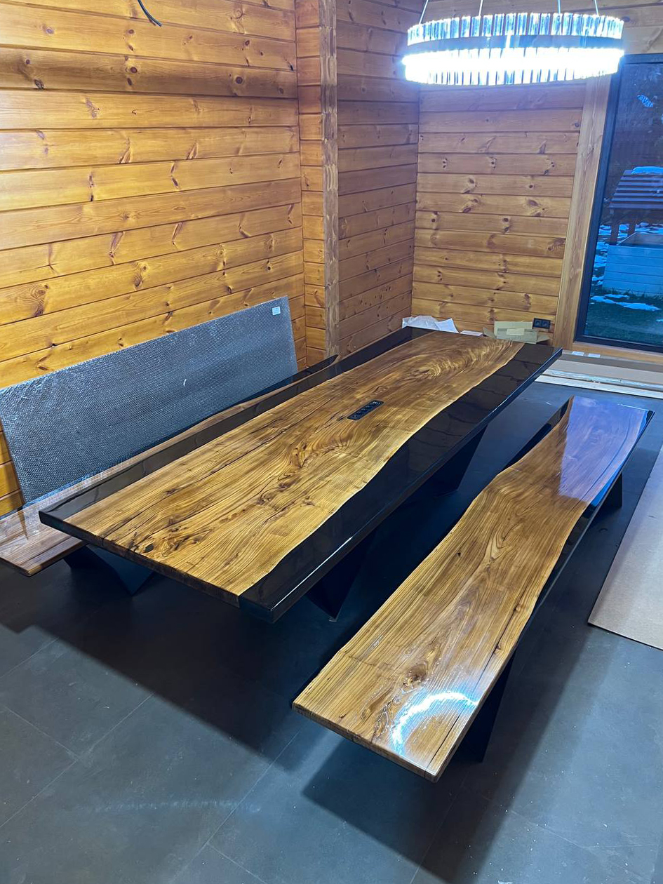 Стол и скамьи из карагача с черным полимером 3