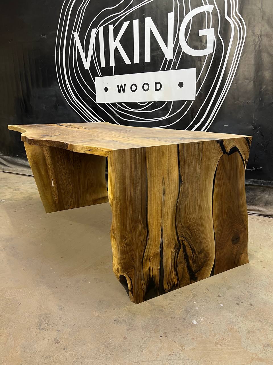 Стол из цельного слэба грецкого ореха 3