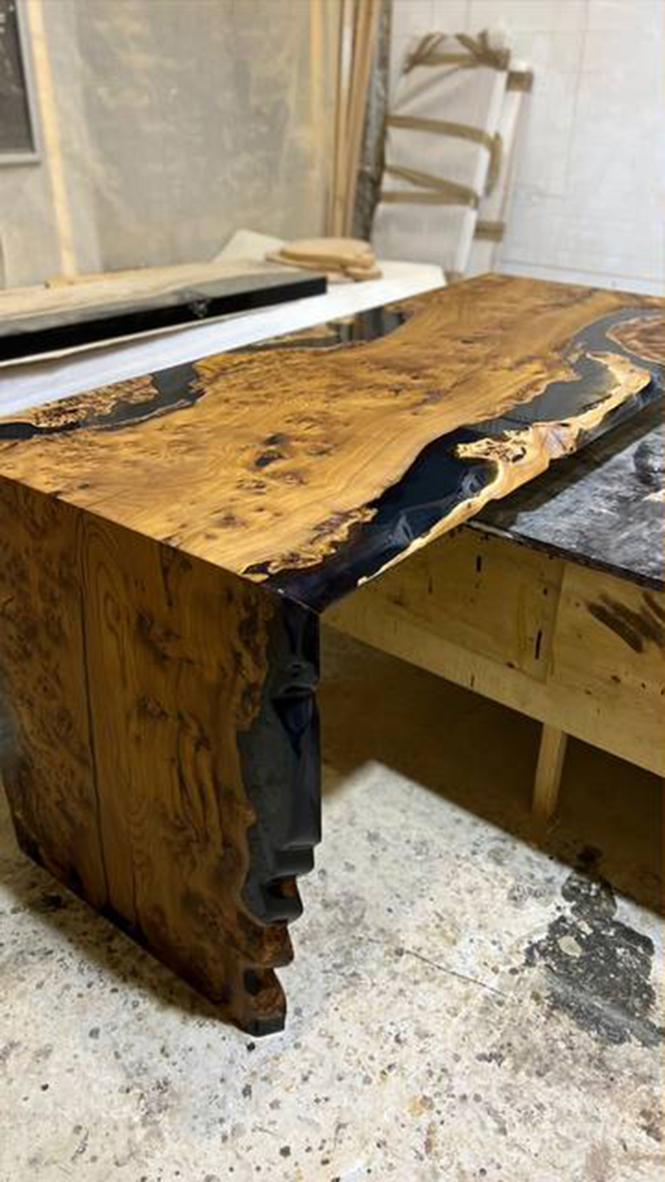 Угловая столешница с Г-образной ногой