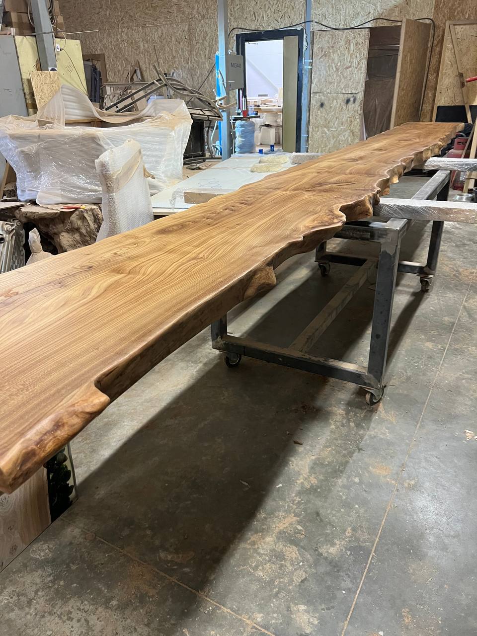 Комплект: прямоугольный стол + круглый стол со смолой + барная стойка