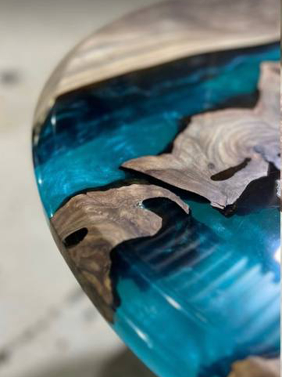 Журнальный стол из дикого карагача с перламутровой заливкой 4