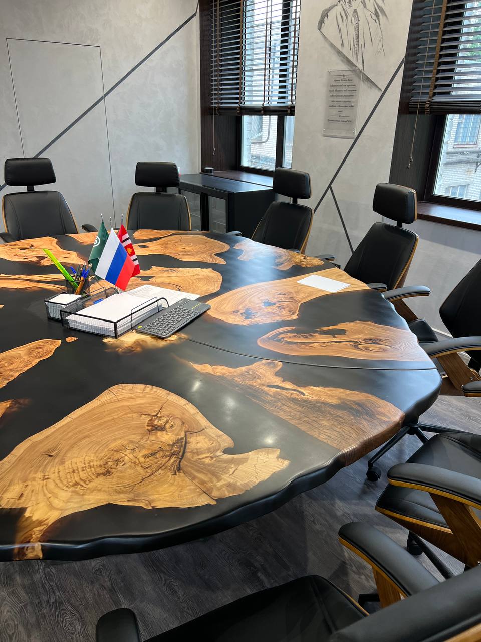 Большой 2500мм Стол из массива карагача со смолой 7