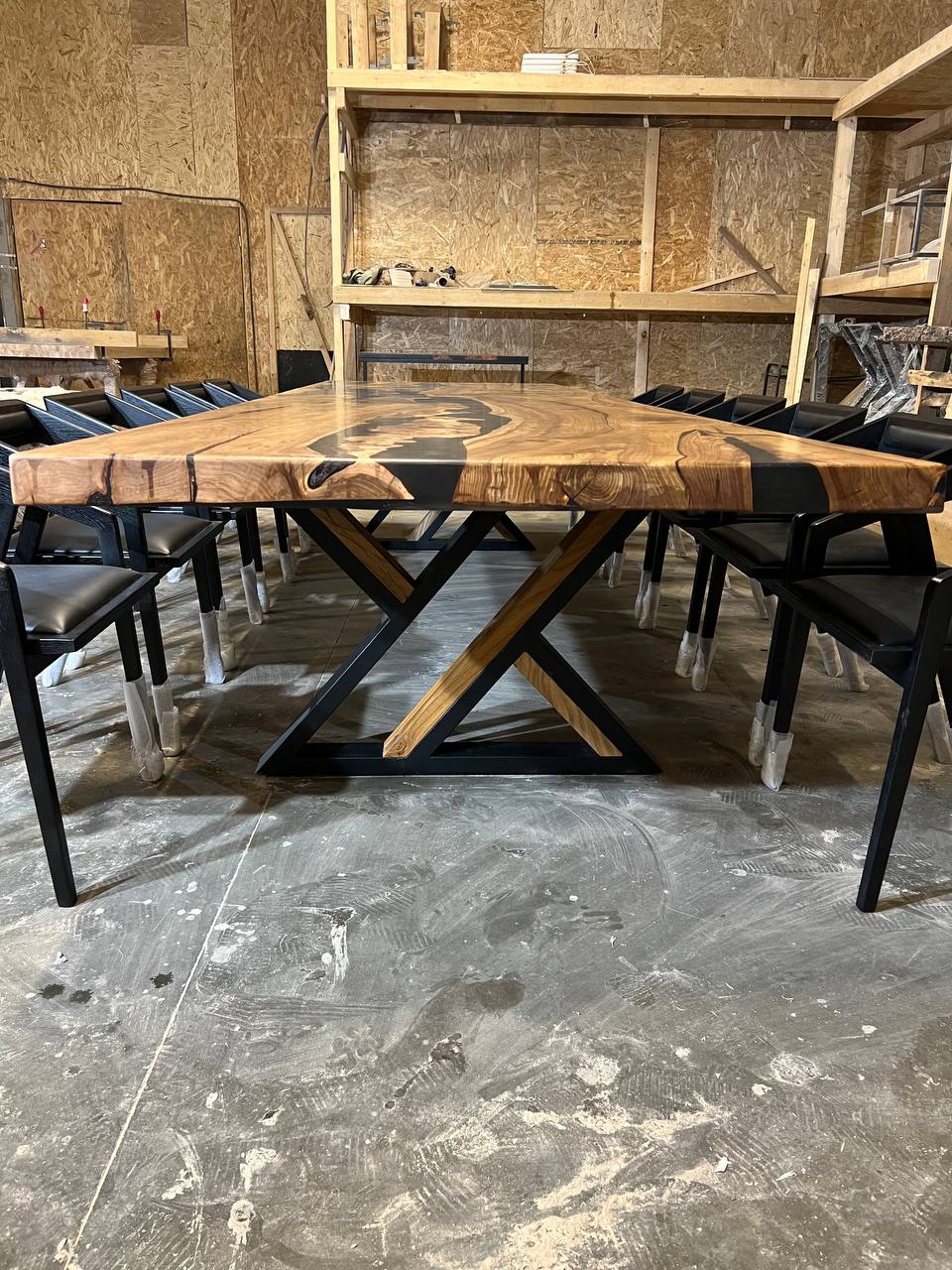 Комплект: большой стол из массива карагача + стулья из массива дуба 4