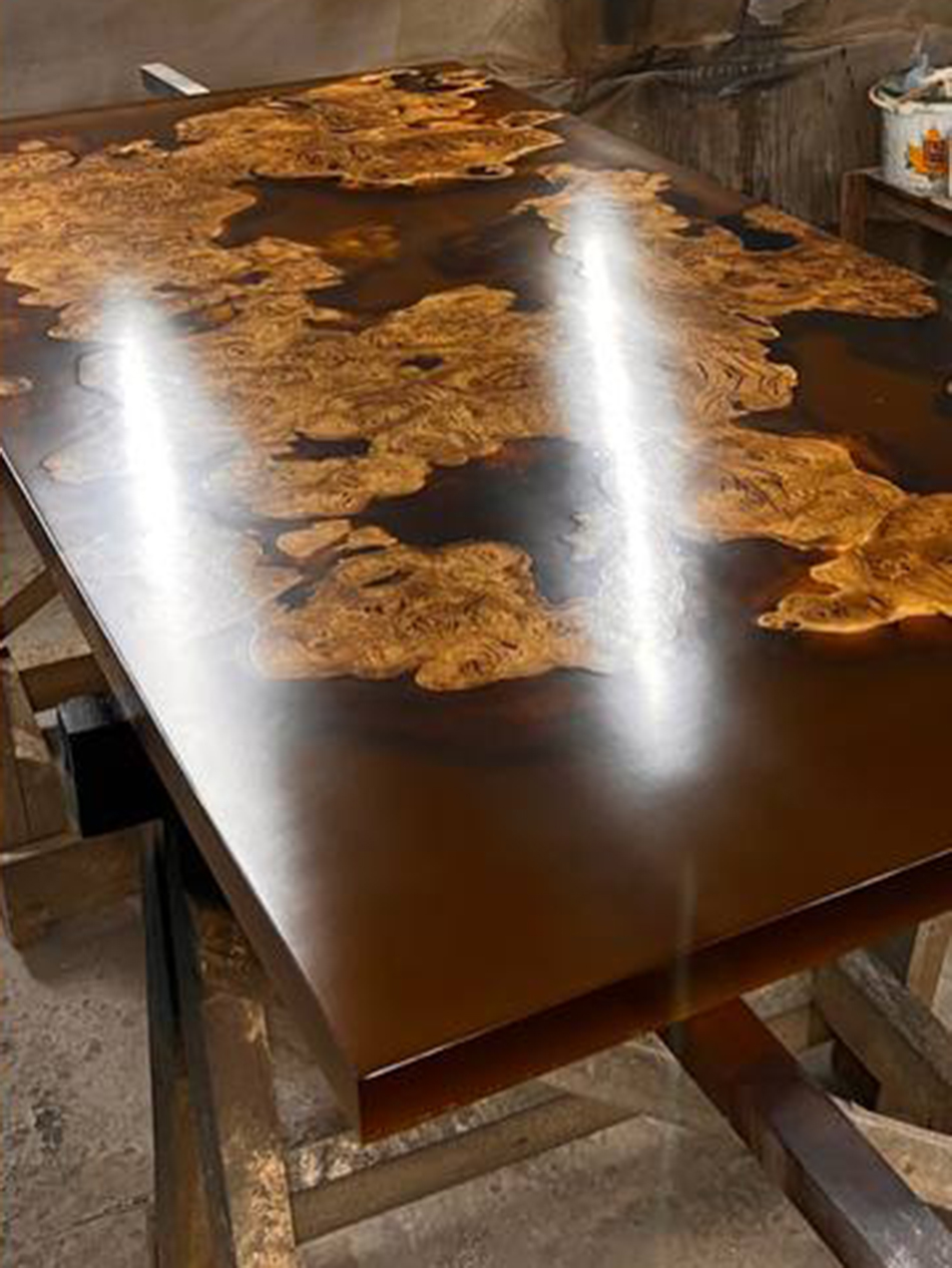 Комплект: стол из лиственницы со скамейками + стол из скального дуба + стены и люстра из столбов карагача