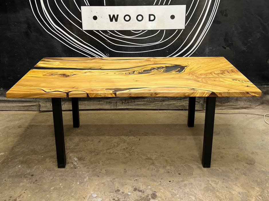 Стол из массива карагача