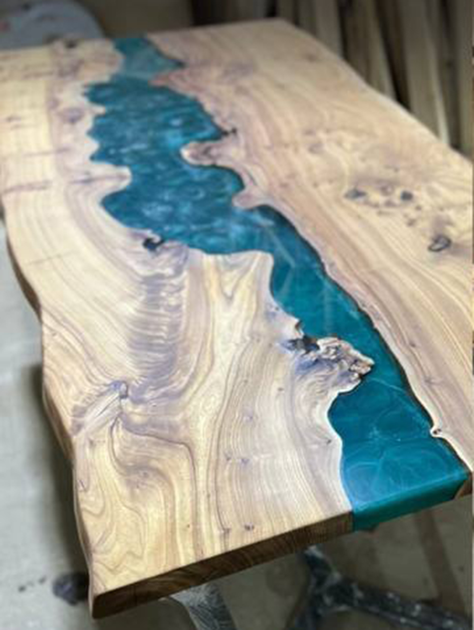 Большой стол с живыми краями и перламутровой заливкой 3