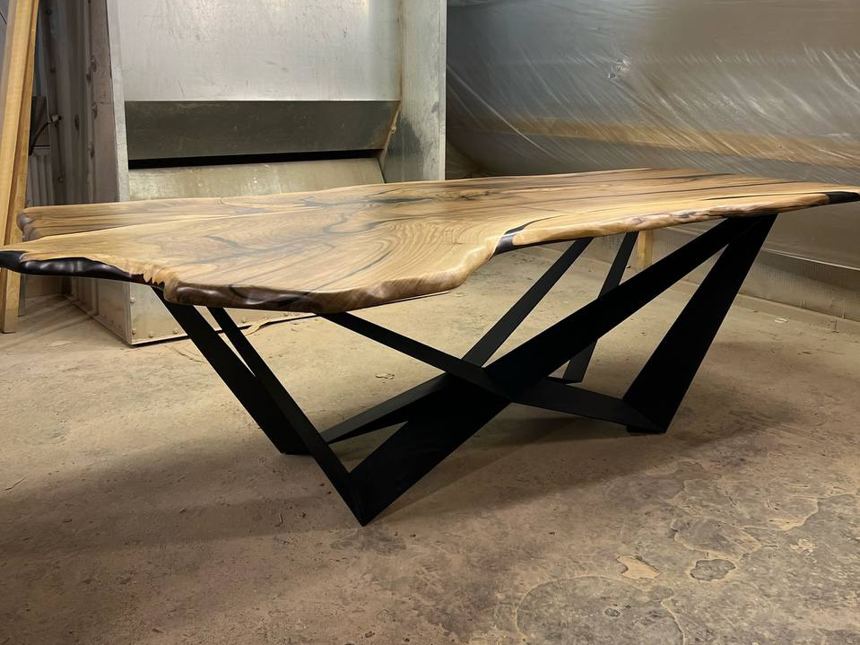 Стол из слэба грецкого ореха 3