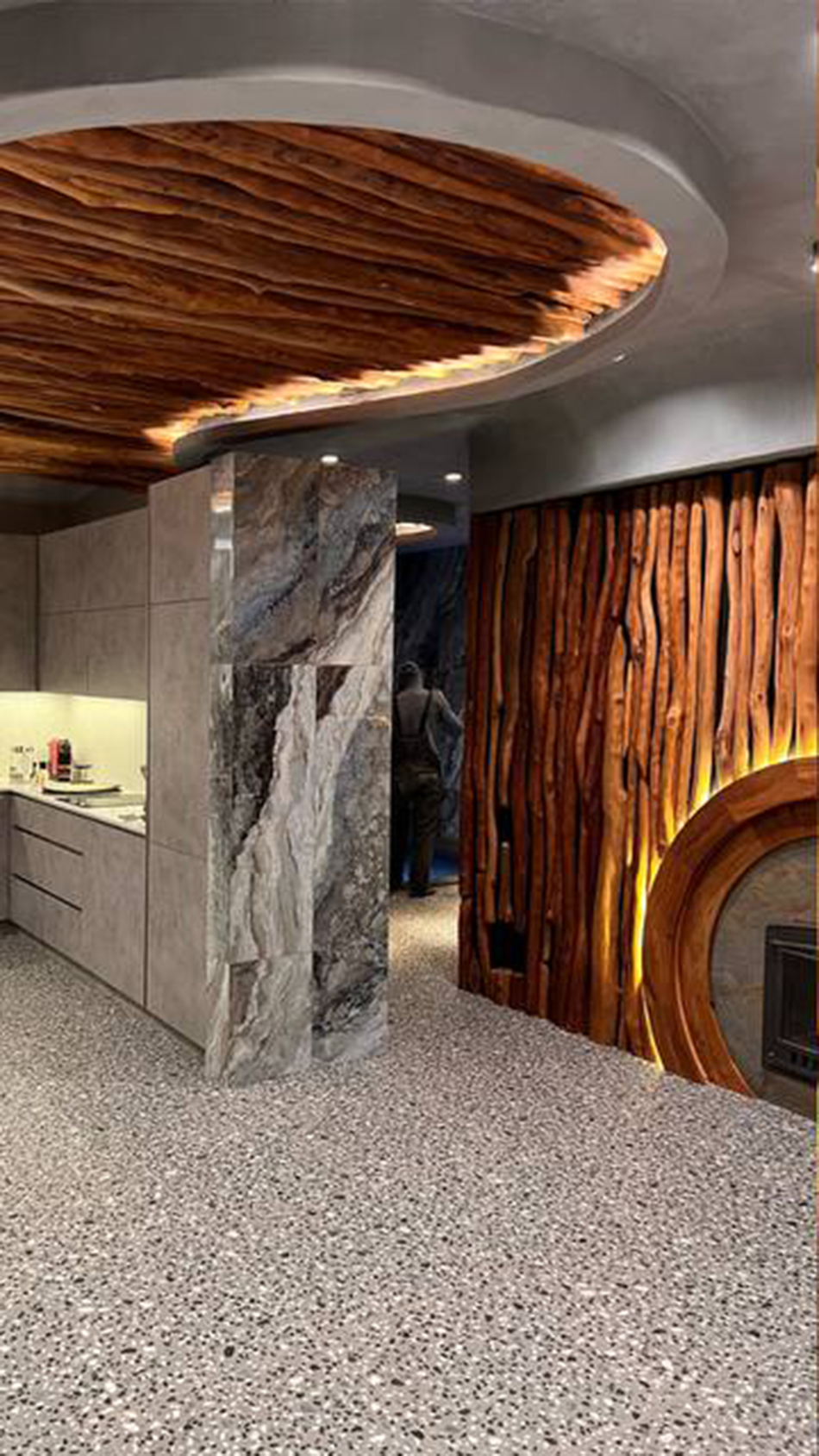 Комплект: стол из лиственницы со скамейками + стол из скального дуба + стены и люстра из столбов карагача 14