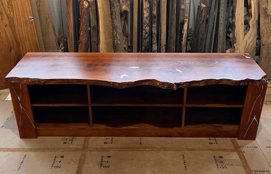 Тумба из карагача с живым краем