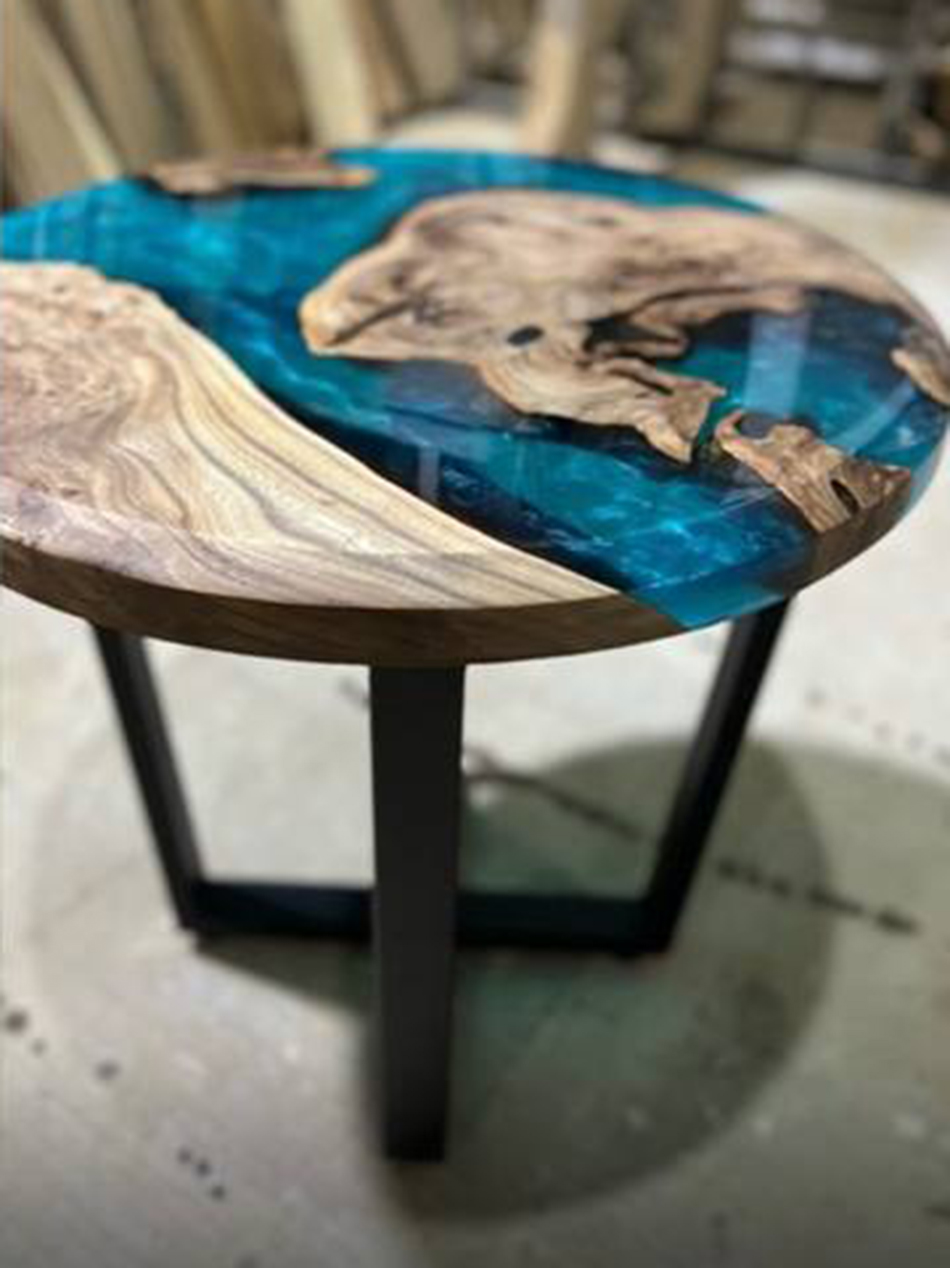 Журнальный стол из дикого карагача с перламутровой заливкой