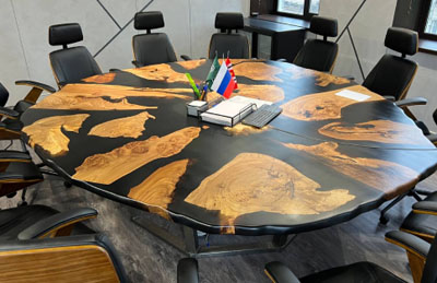Большой стол для переговорной