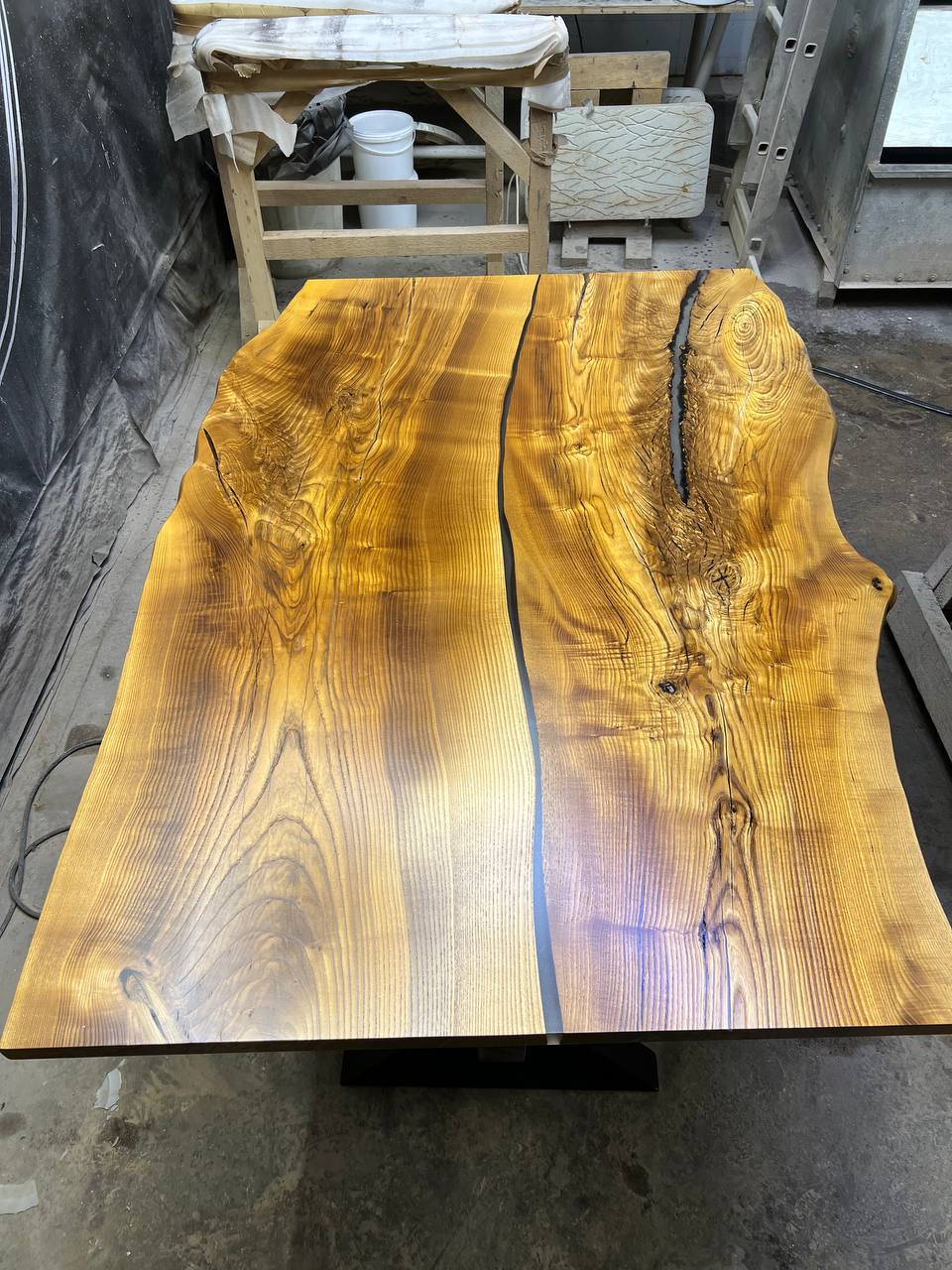 Обеденный стол из слэба ясеня 6