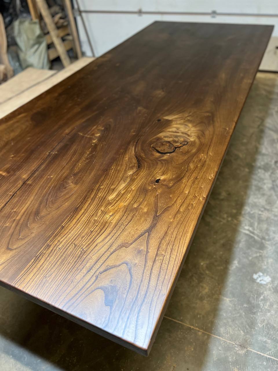 Большой стол из двух слэбов азиатского карагача 5